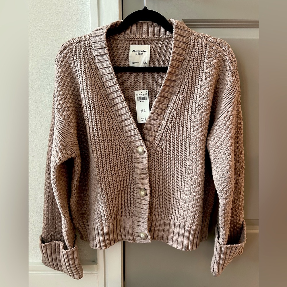 NWT (M) Abercrombie V-Neck Cardigan Knit Beige Women's A&F Abercrombie & Fitch